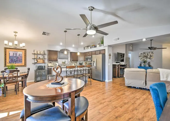 Holiday home Patio & Grilling Station: Family In Glendale *