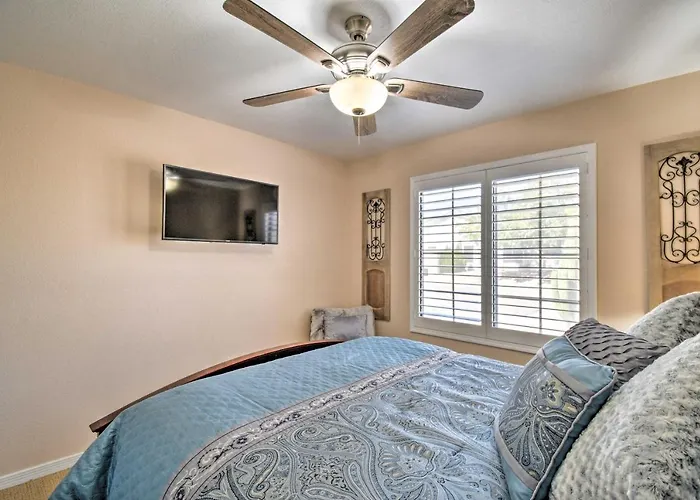 Holiday home Patio & Grilling Station: Family In Glendale *