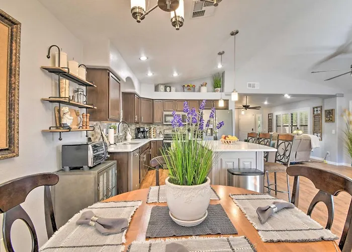 Holiday home Patio & Grilling Station: Family In Glendale Phoenix