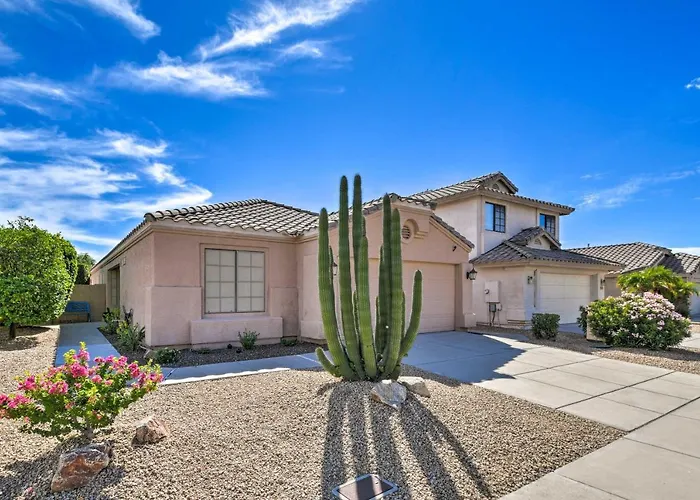 Patio & Grilling Station: Family In Glendale Holiday home