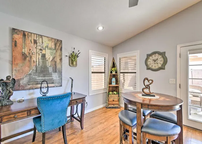 Patio & Grilling Station: Family In Glendale Holiday home